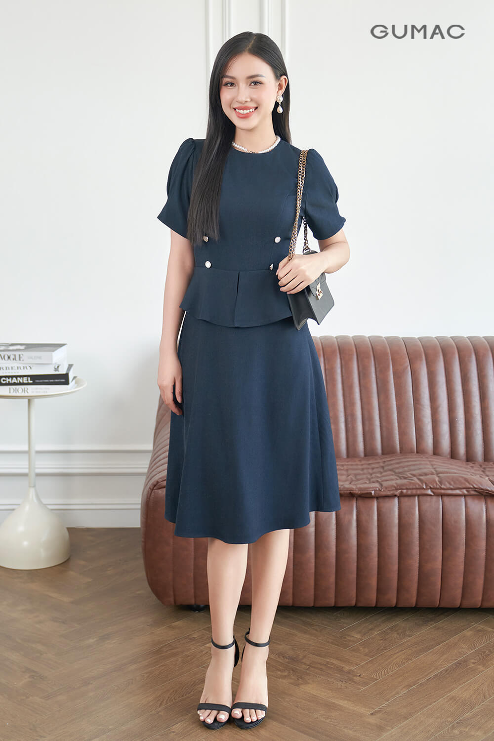 Đầm peplum phối nút